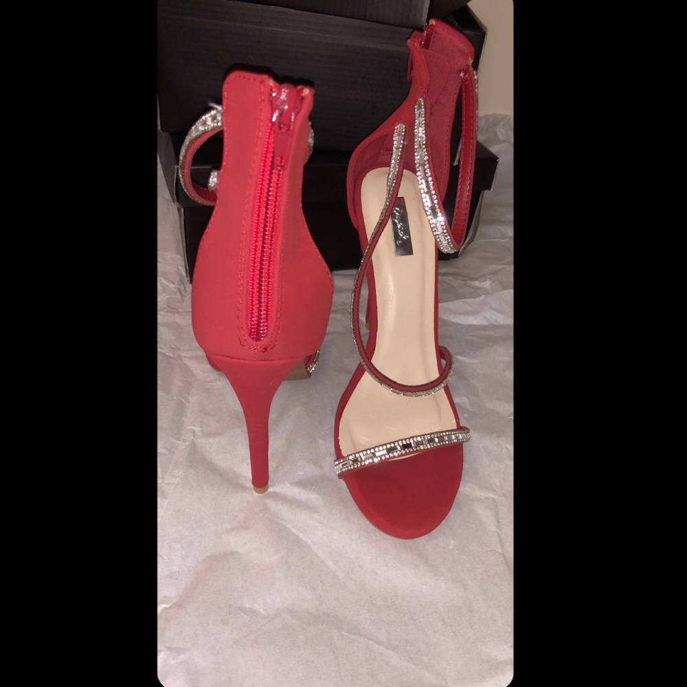 ♥️Red and Silver Qupid High Heels♥️